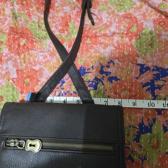 Vintage 2008 Fossil Brown Vinyl Crossbody Purse - Picture 13 of 15